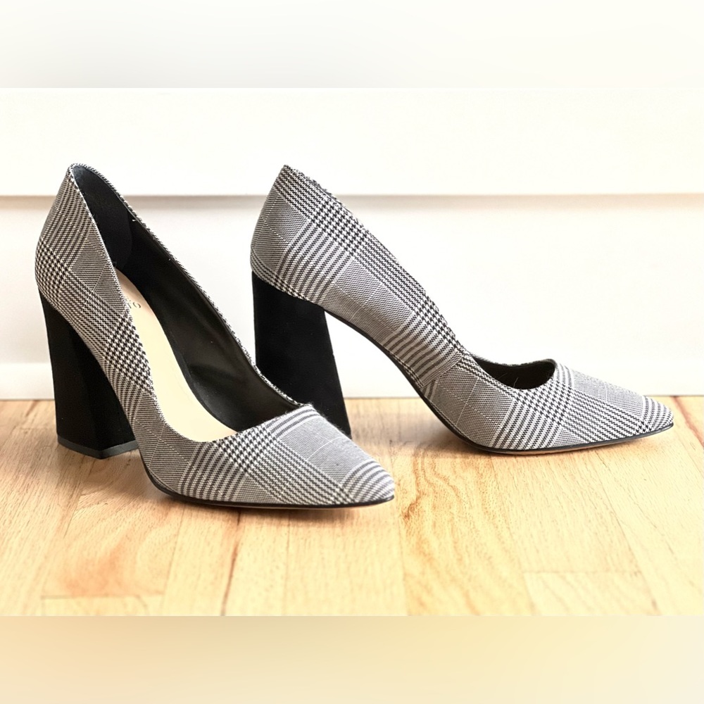 Excellent condition Vince Camuto sz 9.5 black & white plaid block heel pumps 4”